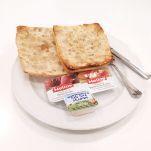 Tostada mantequilla y mermelada